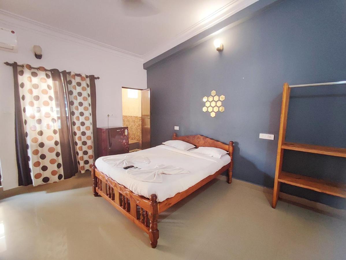 Candolim Glitter Sand Exterior foto