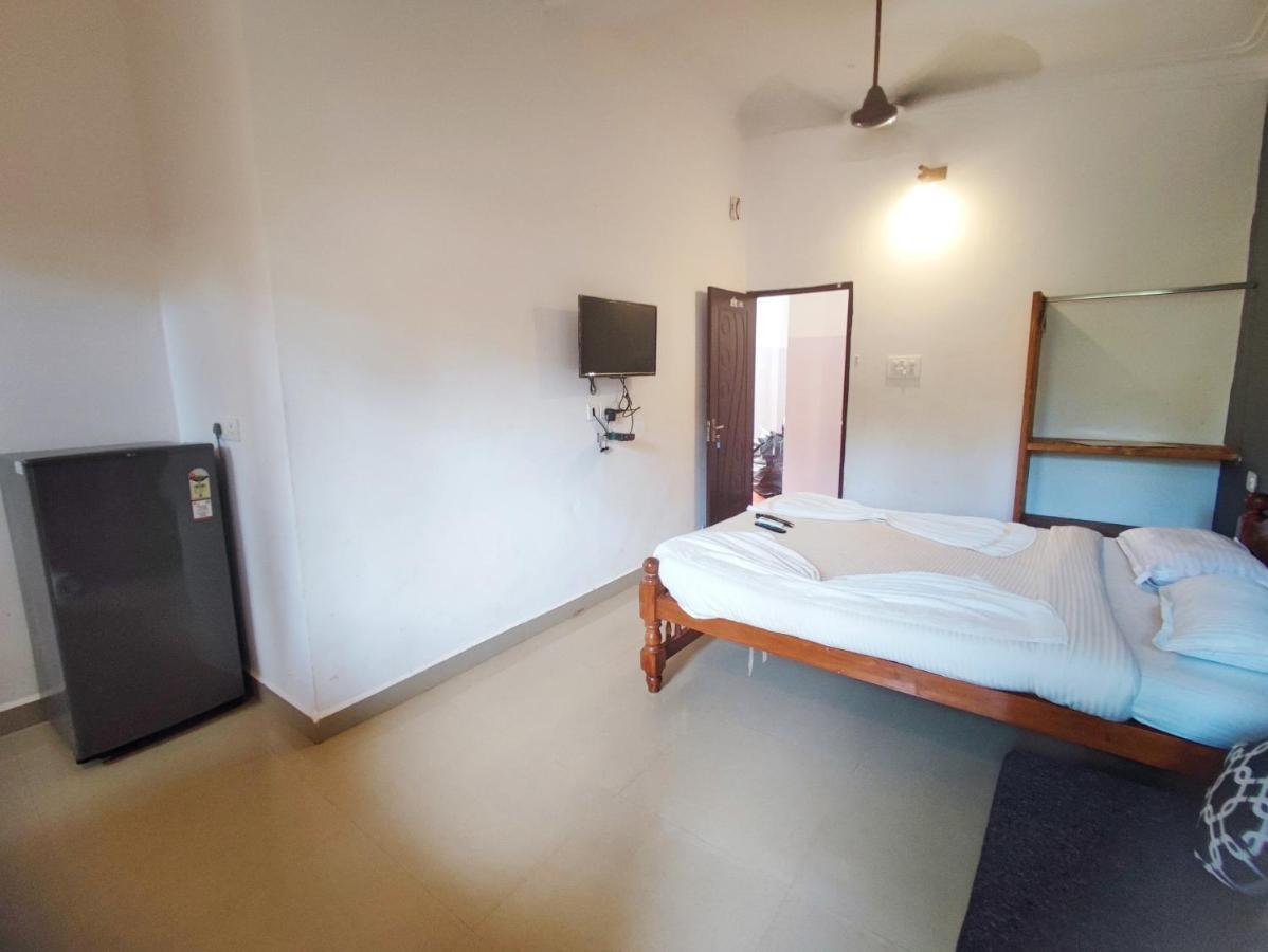 Candolim Glitter Sand Exterior foto